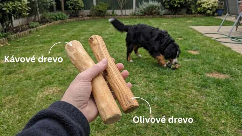 Kávové a olivové drevo pre psa